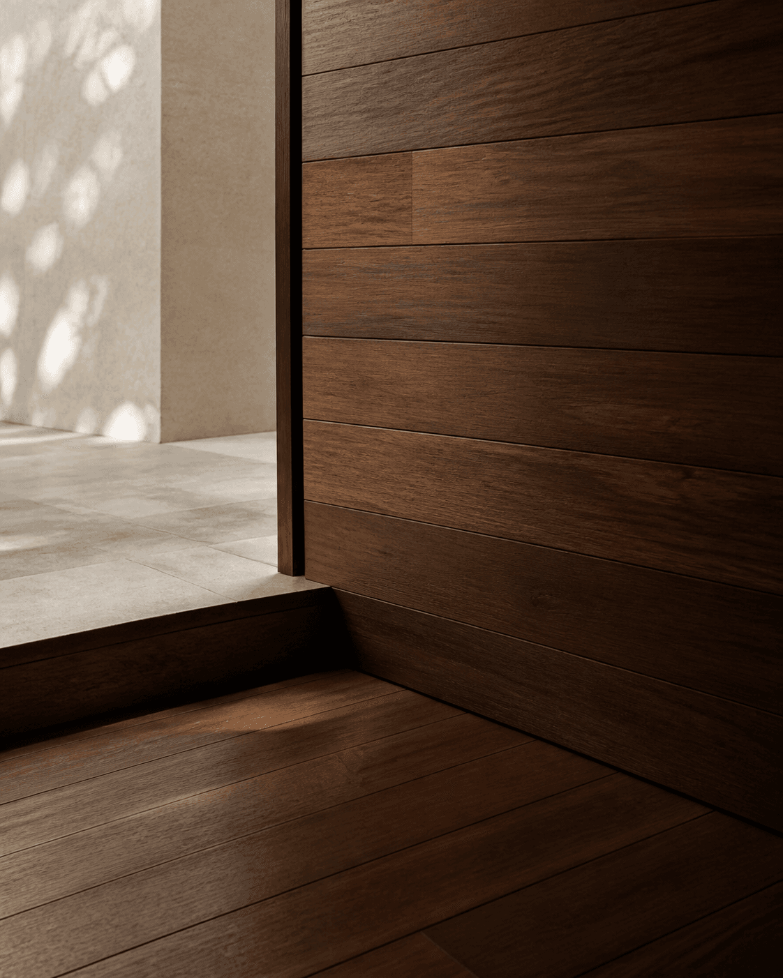 Revestimiento y piso de madera ipé en un encuentro arquitectónico